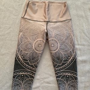 NEW LUXURY COMPRESSION LEGGINGS one size fits 0-10 HW